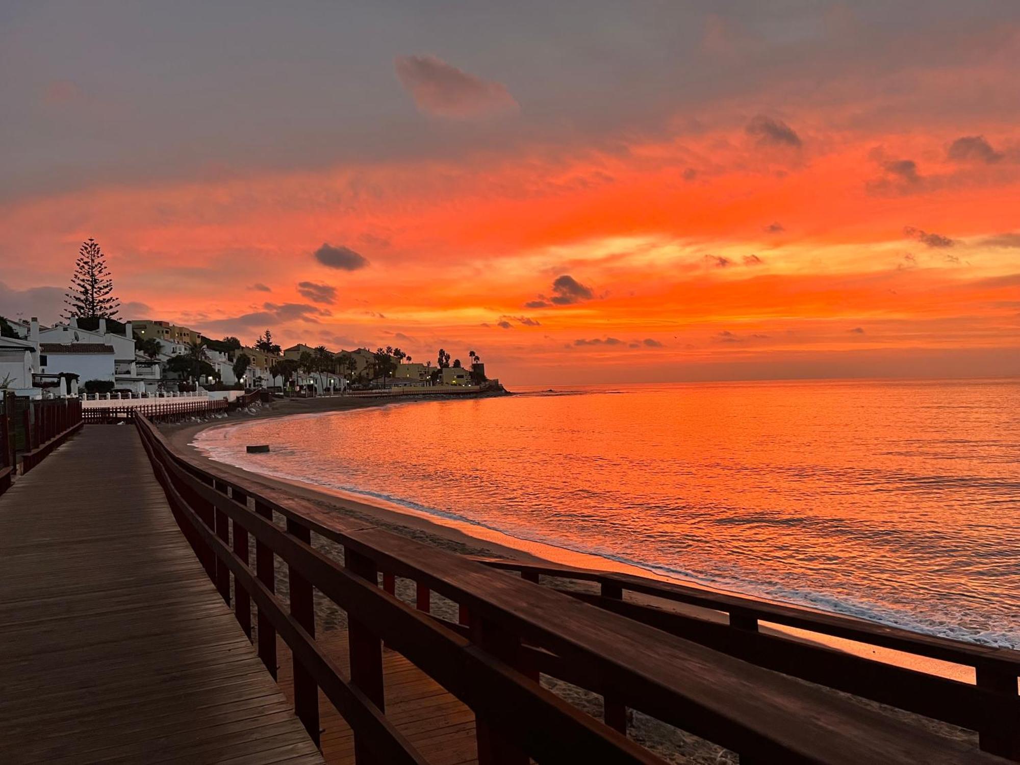 Marbella Beachfront - Beachside Apartment With Stunning Sea Views Ngoại thất bức ảnh